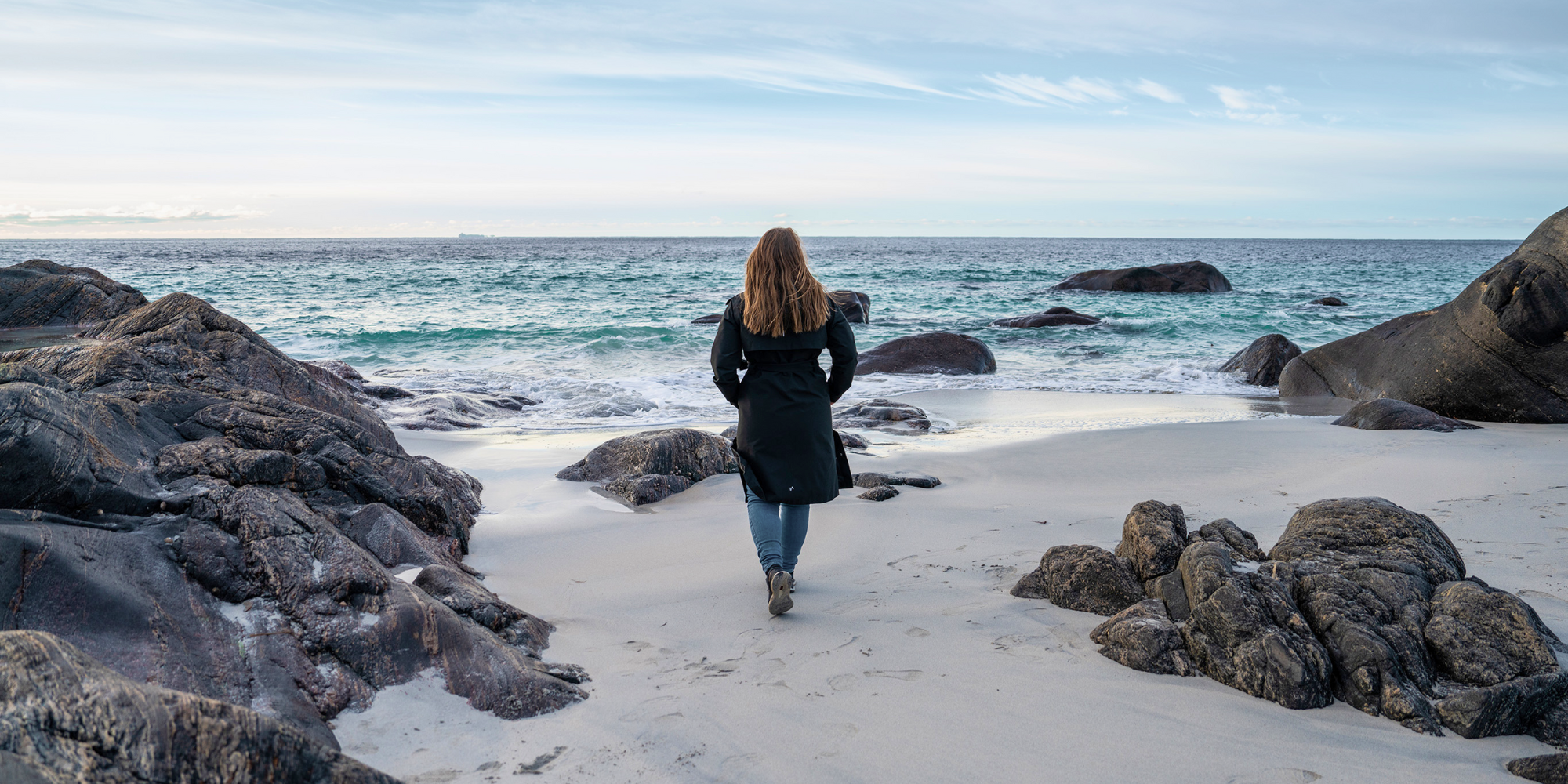 HAV group - Hero banner_woman walking on beach_2 HAV group - Hero banner_woman walking on beach_2